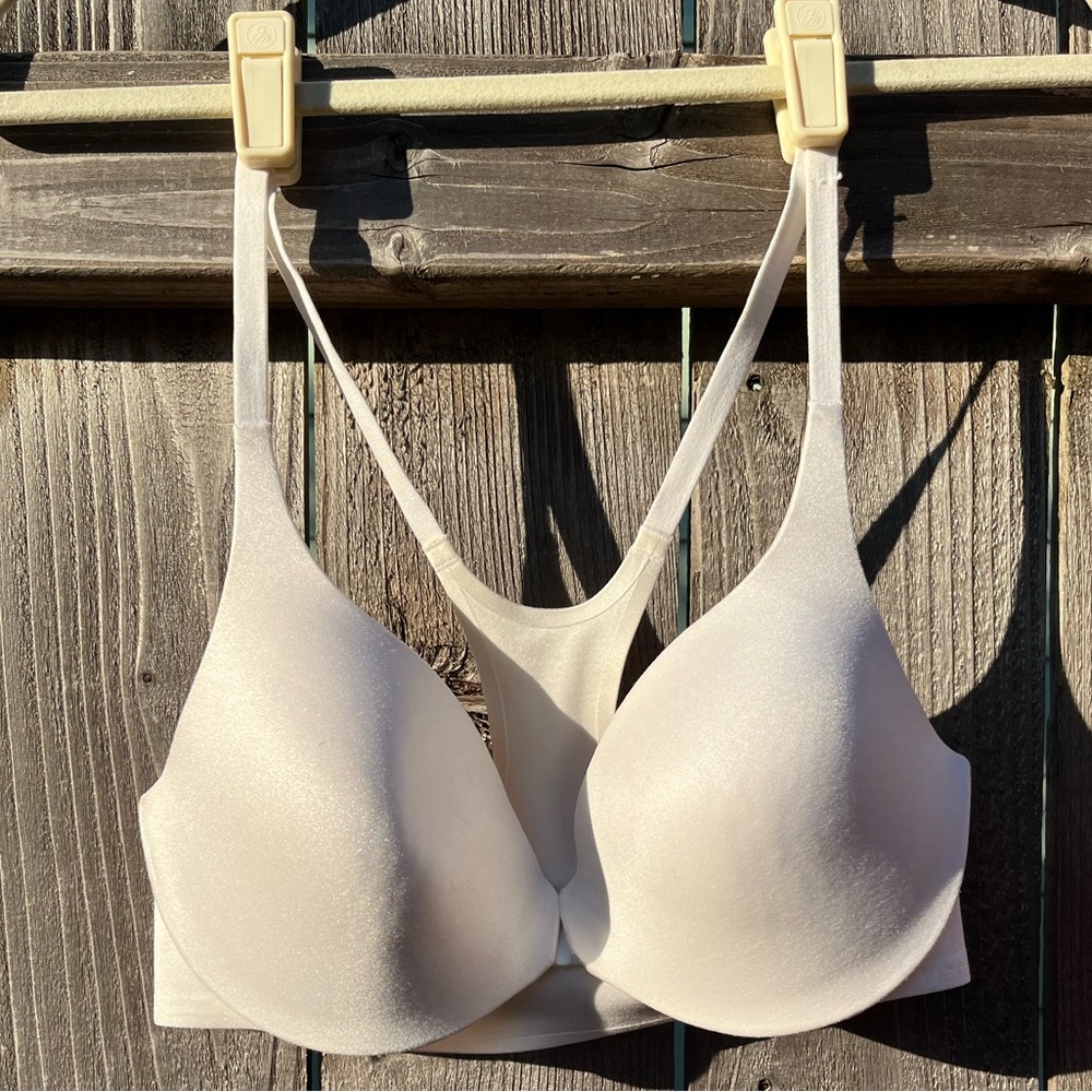 Victoria’s Secret Body by Victoria Demi Bra 34 D White racer back front closure